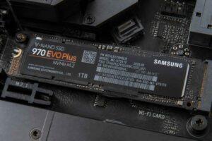 Dysk SSD Samsung 970 EVO Plus NVMe o pojemności 1 TB zamontowany na płycie głównej